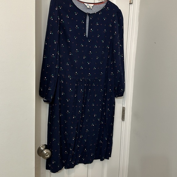 Boden viscose dress navy with tiny flowers fall 3/4 sleeve dress EUC - Picture 2 of 4